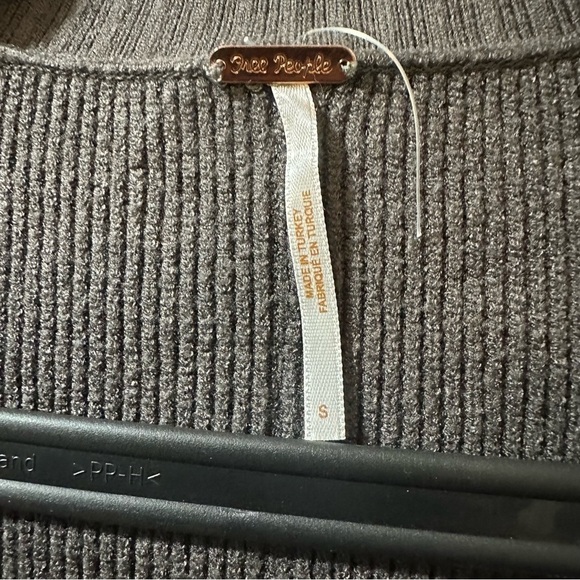 NWT Free People Oakleigh Rib Vest in Charcoal size small reg $98 - Picture 5 of 14